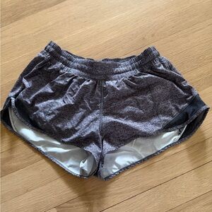 lululemon Hotty Hot Shorts 2.5”